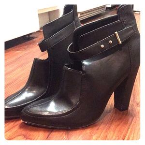 Black closed toed heels